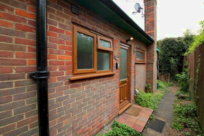 1 Bedroom Bungalow To Rent In Tucked Away Location, HP3