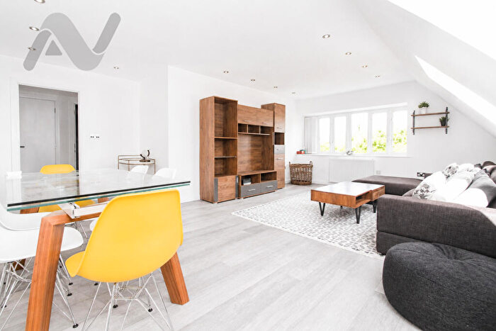 2 Bedroom Apartment To Rent In Chatsworth Court, Willesden Lane, Willesden, Brent, London, NW2
