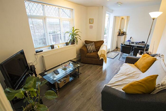 2 Bedroom Flat To Rent In Park Hill Road, Harborne, Birmingham, B17