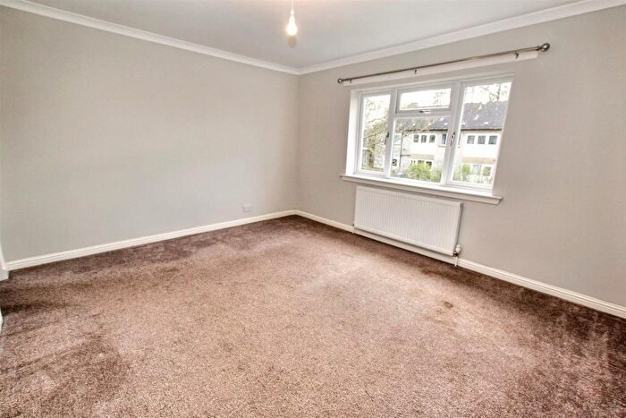 1 Bedroom Flat For Sale In Melvinhall Road, Lanark, ML11