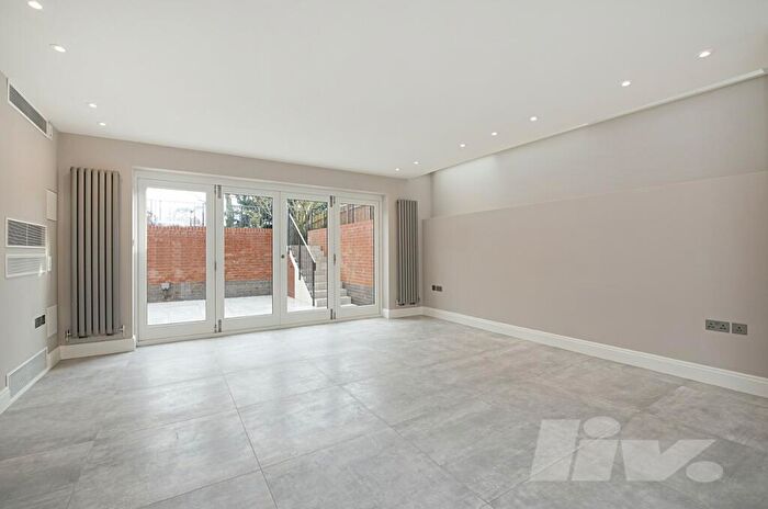 2 Bedroom Apartment To Rent In Lyndhurst Road, Hampstead, NW3
