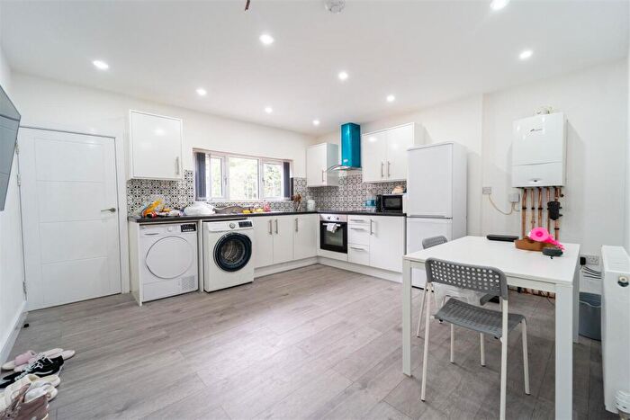 2 Bedroom House To Rent In Sandon Road, Birmingham, B17