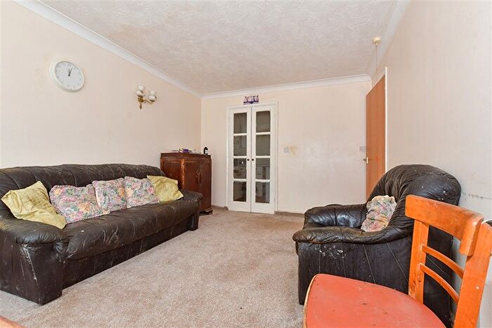 1 Bedroom Flat For Sale In The Bayle, Folkestone, Kent, CT20