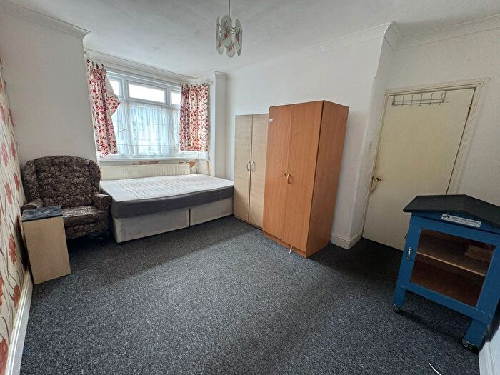 2 Bedroom Flat To Rent In Kingston Road, Ilford, IG1