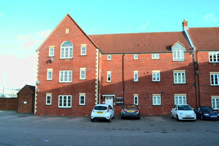 2 Bedroom Flat To Rent In Houndstone Area, Yeovil, Somerset, BA22