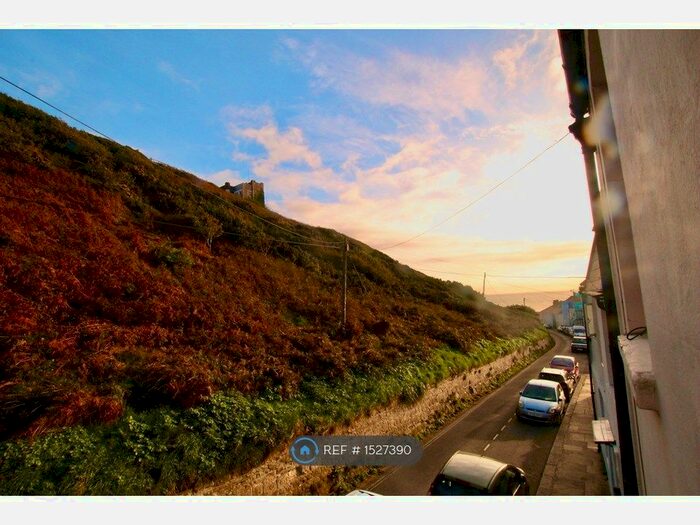 2 Bedroom End Of Terrace House To Rent In Tackleway, Hastings, TN34