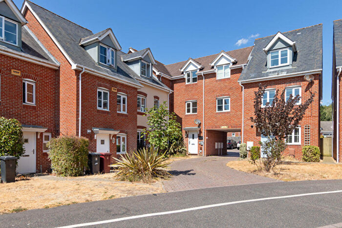 2 Bedroom Flat For Sale In Bostock Road, Chichester, PO19