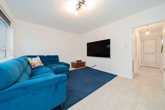 3 Bedroom Flat For Sale In Abbots Manor, Pimlico, SW1V