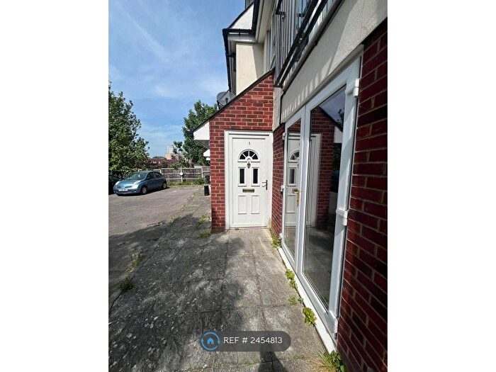 1 Bedroom Flat To Rent In Daleview House, London, SE18