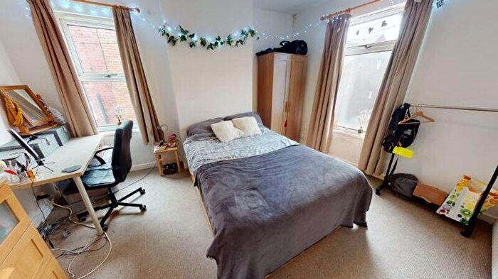 2 Bedroom Terraced House To Rent In Kelsall Place, Hyde Park, Leeds, LS6