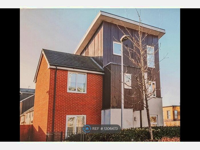 3 Bedroom Semi-Detached House To Rent In Puffin Way, Reading RG2