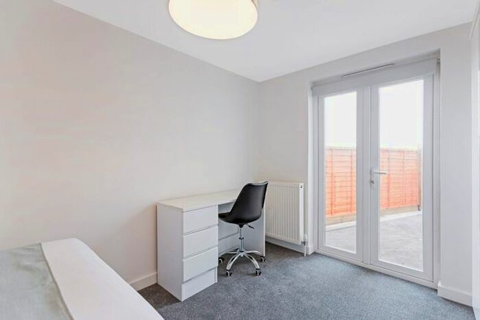5 Bedroom Semi-Detached House To Rent In Kenmore Drive, Horfield, Bristol, BS7