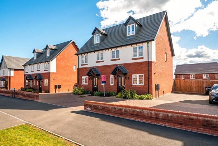 3 Bedroom Semi-Detached House To Rent In Lancaster Way Stratford-upon-Avon, CV37