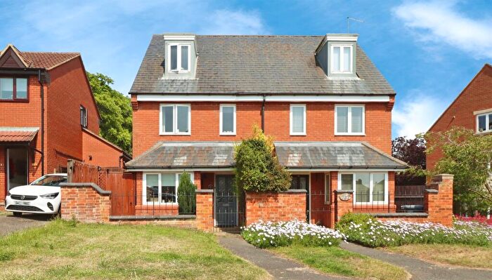 3 Bedroom Semi-Detached House For Sale In Evison Road, Rothwell, NN14