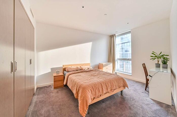 2 Bedroom Flat To Rent In Columbia West, Canary Wharf, London, E14