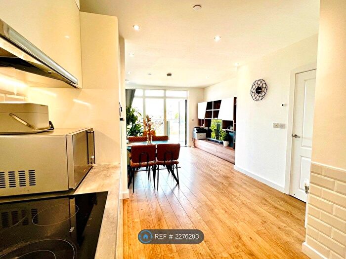 1 Bedroom Flat To Rent In Chorley Court, London, E14