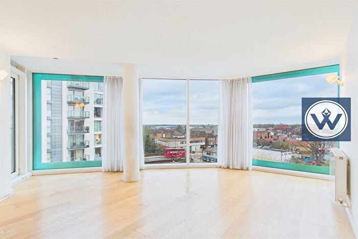 3 Bedroom Flat To Rent In , Station Approach, UB3