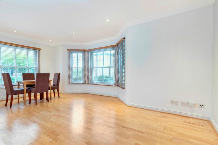 2 Bedroom Flat To Rent In Brockham Street, London, SE1