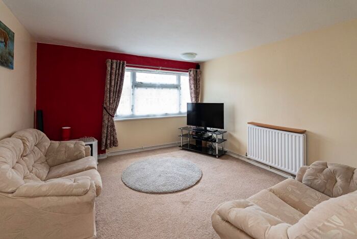 1 Bedroom Flat For Sale In St. Johns Road, Dorking, RH4