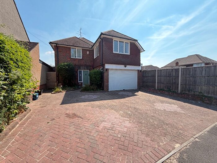4 Bedroom Detached House For Sale In Bushmead Road, Luton, LU2