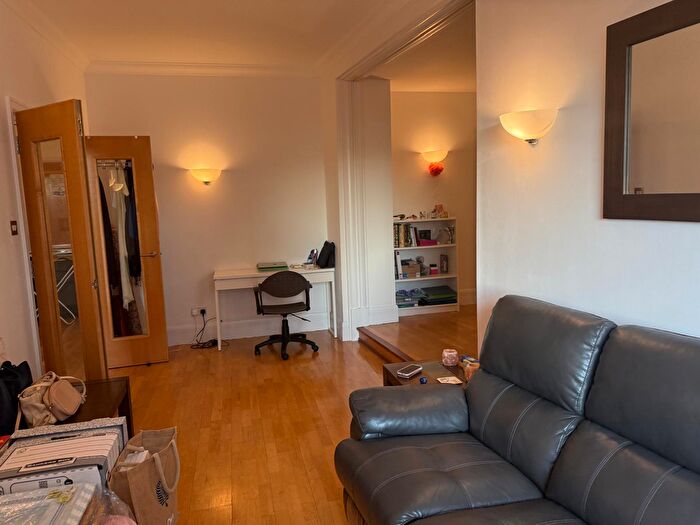 2 Bedroom Flat To Rent In Whitehouse Apartments, Belvedere Road, London, SE1