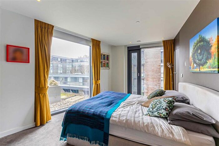 3 Bedroom Flat For Sale In Jasper Walk, Old Street, N1 - Photo 6