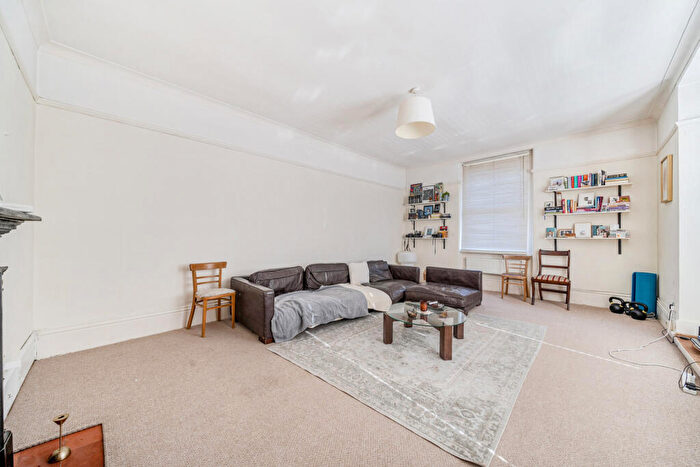 2 Bedroom Apartment For Sale In Penge Road, London, SE20