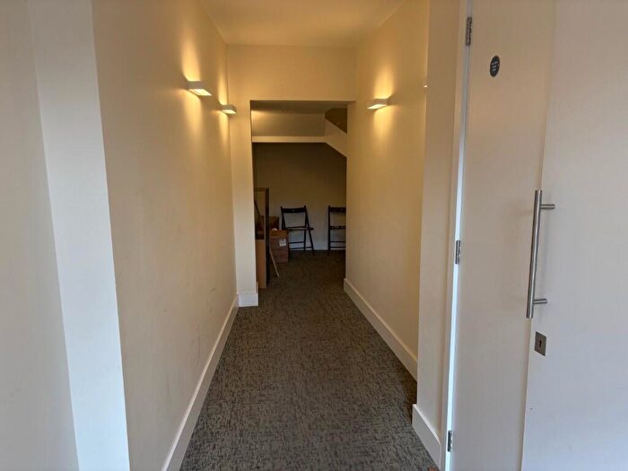 3 Bedroom Flat To Rent In St Mary's Road London, N8