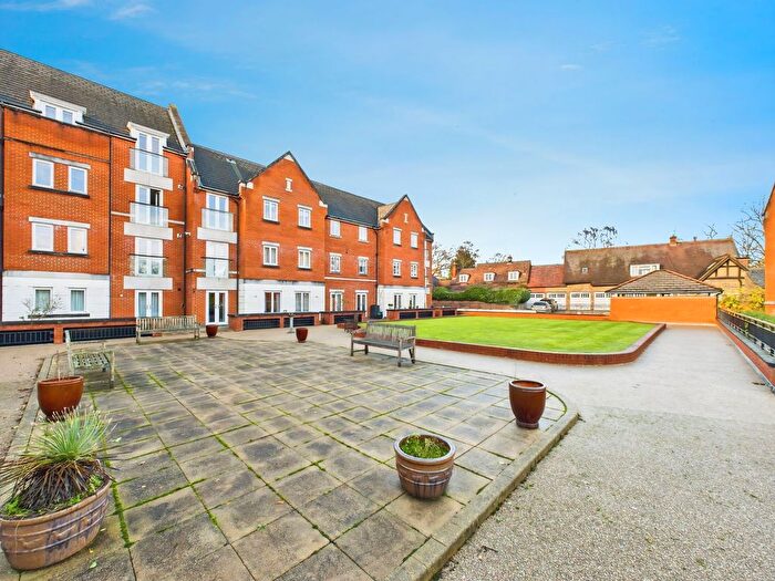 2 Bedroom Flat For Sale In The Comptons, Horsham, RH13