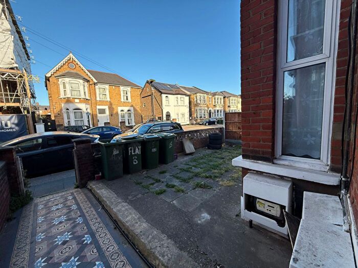3 Bedroom Flat To Rent In Sprowston Road, London, E7