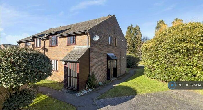 2 Bedroom Flat To Rent In Chiltlee Manor Estate, Liphook, GU30