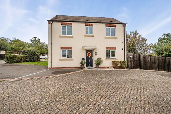 3 Bedroom Link Detached House For Sale In Dixon Close, Redditch, Worcestershire, B97
