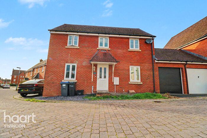 3 Bedroom Detached House For Sale In Dior Drive, Swindon, SN4