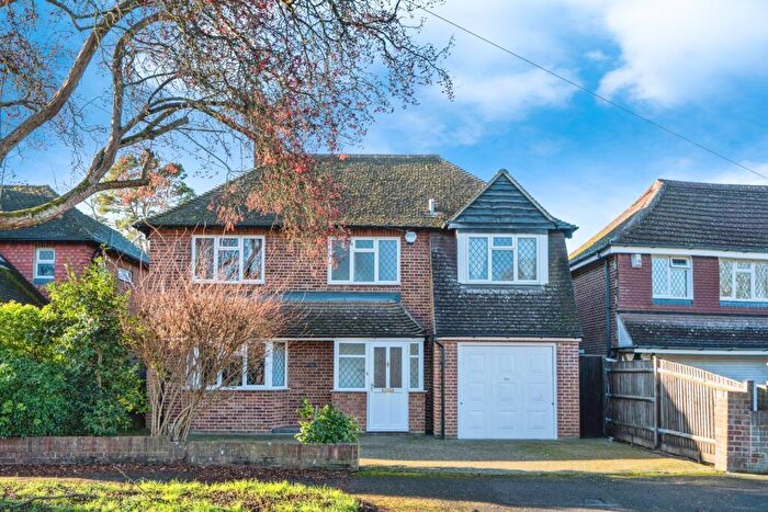 4 Bedroom Detached House For Sale In Lovelace Drive, Pyrford, Surrey, GU22