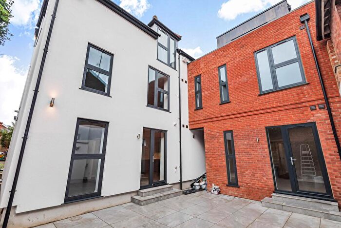1 Bedroom Apartment To Rent In Lenten Street, Alton, Hampshire, GU34