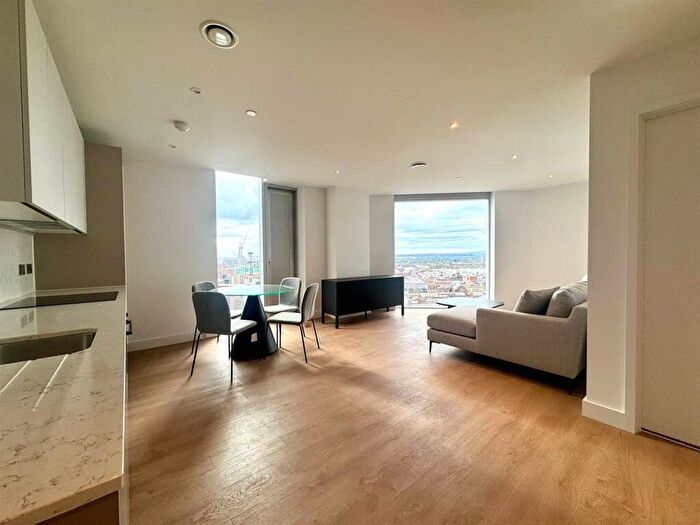 2 Bedroom Apartment To Rent In Dantzic Street, Manchester, M4