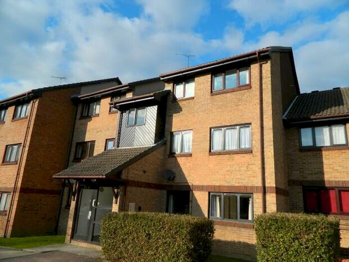 2 Bedroom Flat To Rent In Wallis Way, Horsham, RH13
