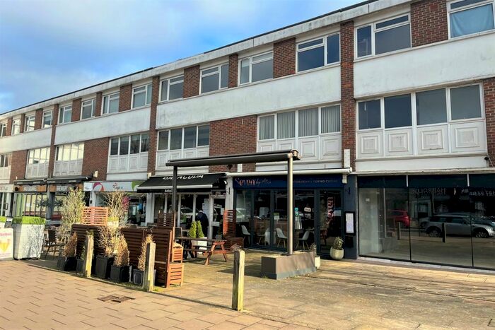 3 Bedroom Flat To Rent In Woodside Road, Amersham, HP6