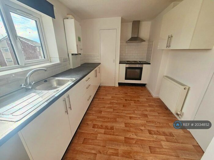 2 Bedroom Flat To Rent In New Road, Lytham St. Annes, FY8