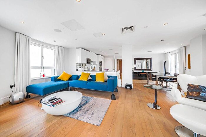 2 Bedroom Flat To Rent In The Library Building, Clapham High Street, London, SW4