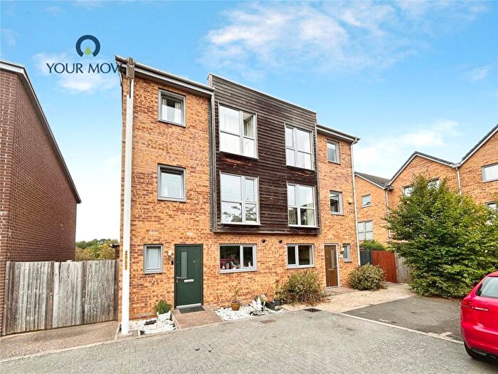 4 Bedroom Semi-Detached House To Rent In Rainbow Gardens, Dartford, Kent, DA1