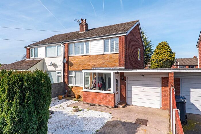 3 Bedroom Semi Detached House For Sale In Leyland Lane, Leyland, PR25