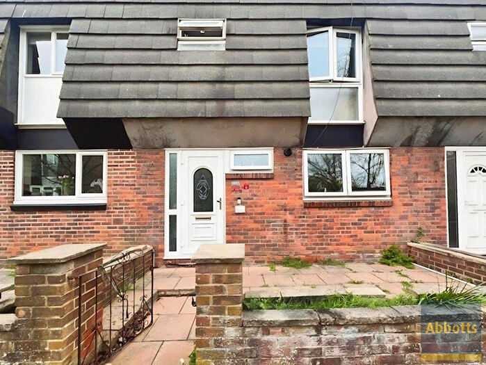 3 Bedroom House To Rent In Little Oxcroft, Laindon, SS15