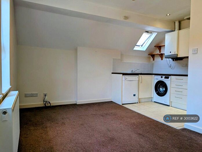 2 Bedroom Flat To Rent In Cowbridge Road East, Cardiff, CF11