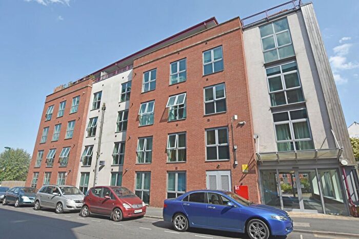 2 Bedroom Flat For Sale In Raleigh Street, Nottingham, NG7