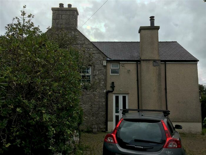 4 Bedroom Detached House For Sale In Marianglas, Sir Ynys, LL73