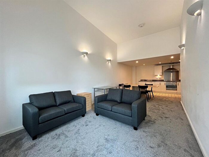 2 Bedroom Flat To Rent In The Citadel, Ludgate Hill, Manchester, M4