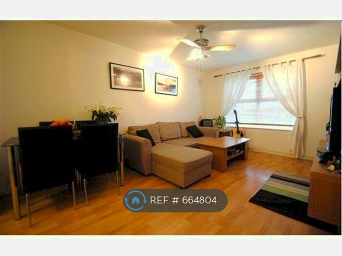 1 Bedroom Flat To Rent In Carlton House, Feltham TW14