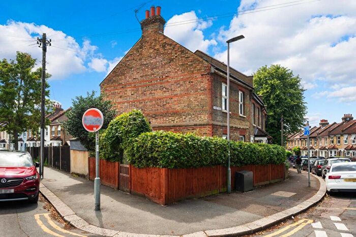 3 Bedroom End Of Terrace House For Sale In Tharp Road, Wallington, SM6