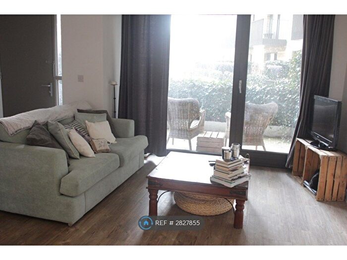1 Bedroom Flat To Rent In Kingfisher Heights, London, E16